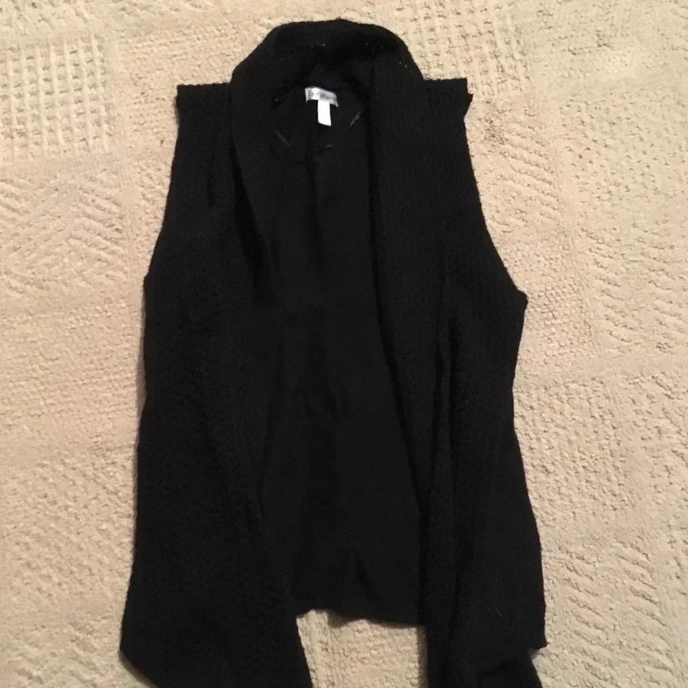 Knitted sweater vest (open front)